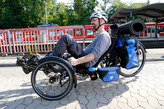Side Bag Mount, der universelle Seitenhalter von ©HP Velotechnik für die „kleine Grüne“ und den „Coffee to ride“.
