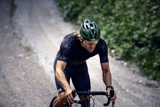 Gravel-Edition des ABUS StormChaser kommt in drei Trendfarben in den Handel