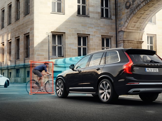 Volvo und POC entwickeln weltweit ersten Crashtest mit Autos und Fahrradhelmen