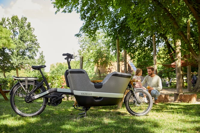 Vor und nach der Fahrt steht das Makki Load auf einem stabilem Doppelständer.