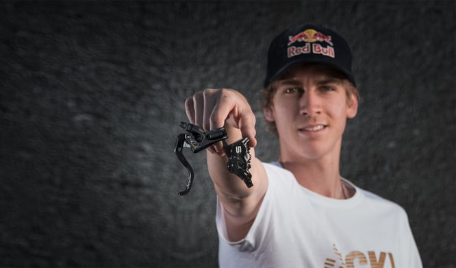 DIE ERSTE SIGNATURE BREMSE DES YOUTUBE STARS FABIO WIBMER.