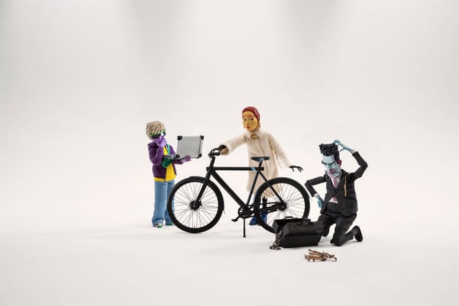 VanMoof stellt im neuesten Werbespot seine E-Bike-Sicherheit gegen "Profi-Diebe" in Stop-Motion-Optik auf die Probe