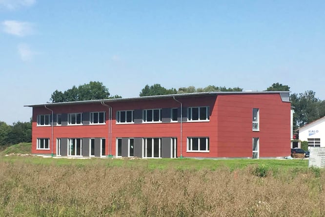 Der Neubau der ITG ist fast fertig. Die Fertigstellung der Freianlagen erfolgt derzeit.