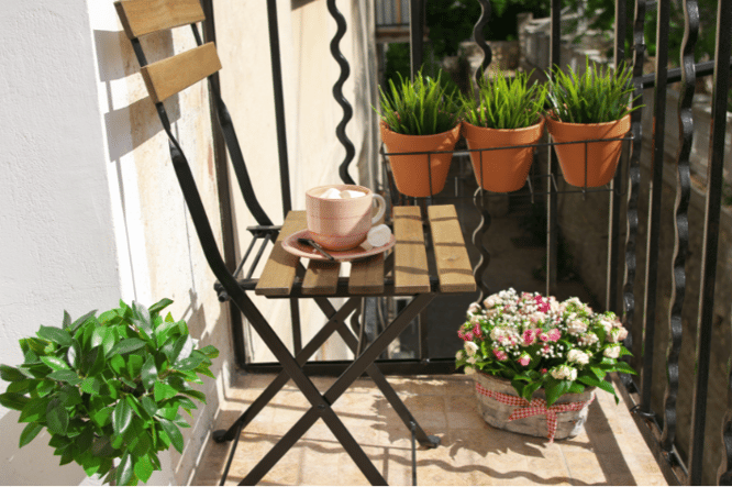 5 handige ideeën om een super klein balkon in te richten