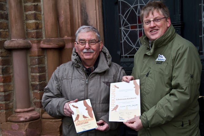 Gemeinsam für mehr Artenschutz: Bei der Aktion "Lebensraum Kirchturm" arbeiten NABU-Gruppen und Kirchen zusammen