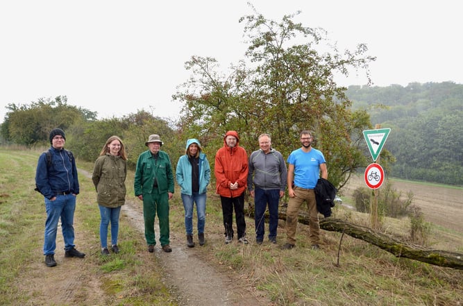 Foto: Helfer bei der Pflege Kreuzrain Herbst 2022, NABU 