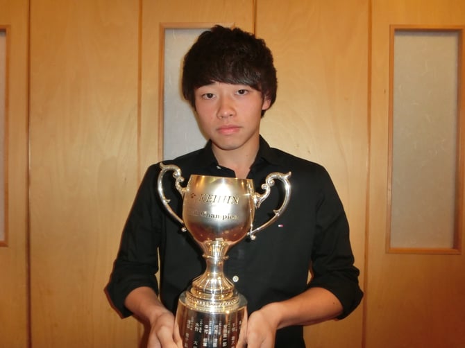 　　　　　　　　　　　　平 成 ２ ９ 年 度 ク ラ ブ 選 手 権 チャンピオン　芦 澤　 隆 人  殿