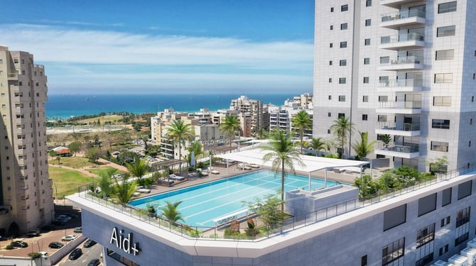 Piscine au 8ème étage de l'immeuble