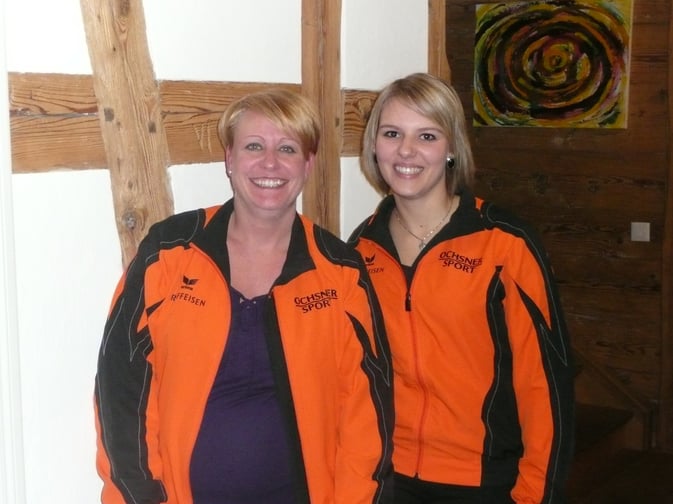 Links: Claudia Baumgartner, die Austretende aus dem Vorstand. Rechts: Julia Schneider, die neu gewählte Mädchenriegen-Hauptverantwortliche.