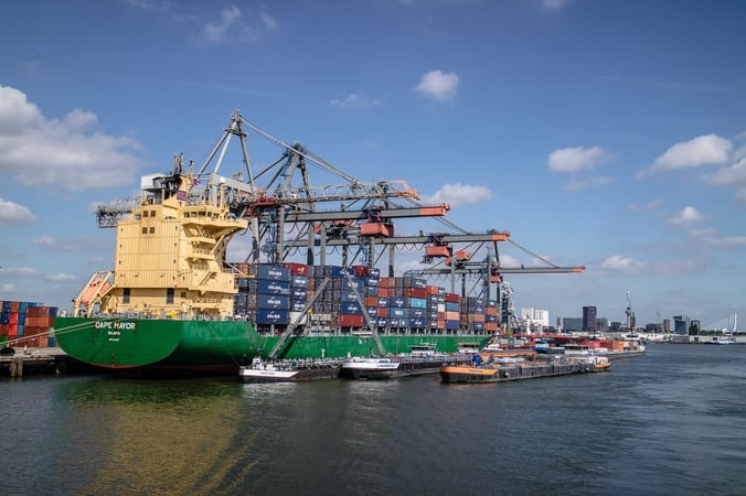 freaky finance, freaky travel, Rotterdam, Reisebericht, invest-abc, Hafen, Containerschiff