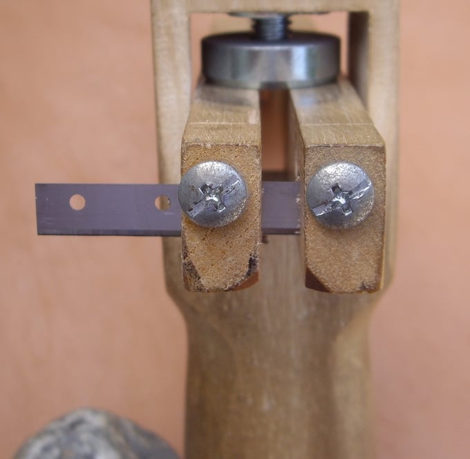 Remplacement des lames du strap cutter