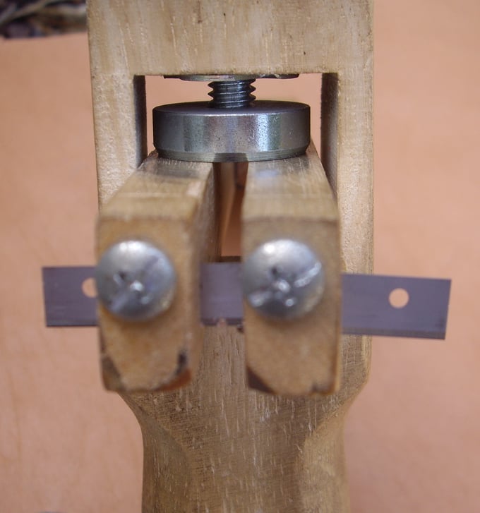 Remplacement des lames du strap cutter