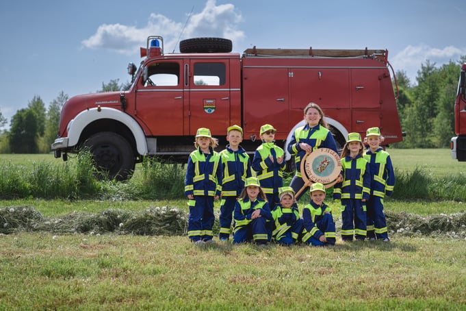hinten v. l. Marie Peschl, Alexander Birne, Sarah Scherz, Emma Karlsböck, Finja Berkovec, Felicia Berkovec, vorne v. l. Anna-Lena Peschl, Josefa Birne, Dominik Angerer