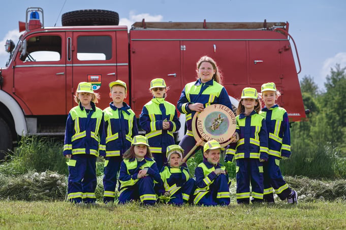 hinten v.l. Marie Peschl, Alexander Birne, Sarah Scherz, Emma Karlsböck, Finja Berkovec, Felicia Berkovec vorne v.l. Anna-Lena Peschl, Josefa Birne, Dominik Angerer