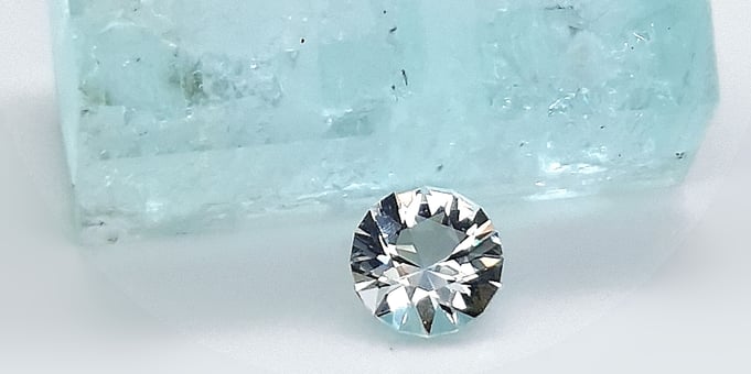 Aquamarin - Gewicht: 4,05ct - Durchmesser: 11mm - Schliff: Doppelbrillant.