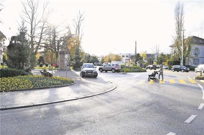 Der geplante Kreisel sieht keine direkte Zufahrt mehr zur Unteren Promenade mit ihren Parkplätzen vor. Bild: Oliver Schweizer