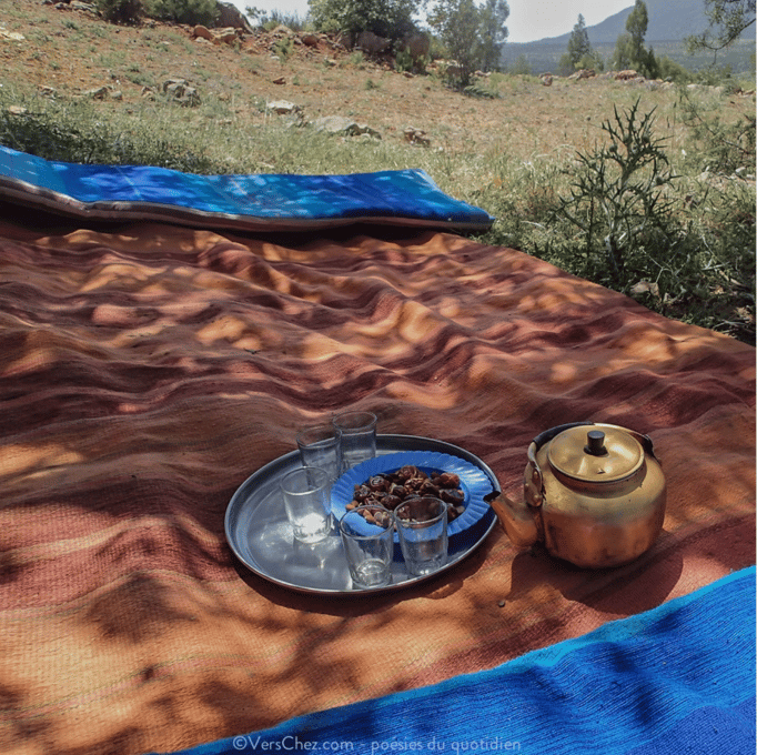 thé à la menthe et dattes au maroc