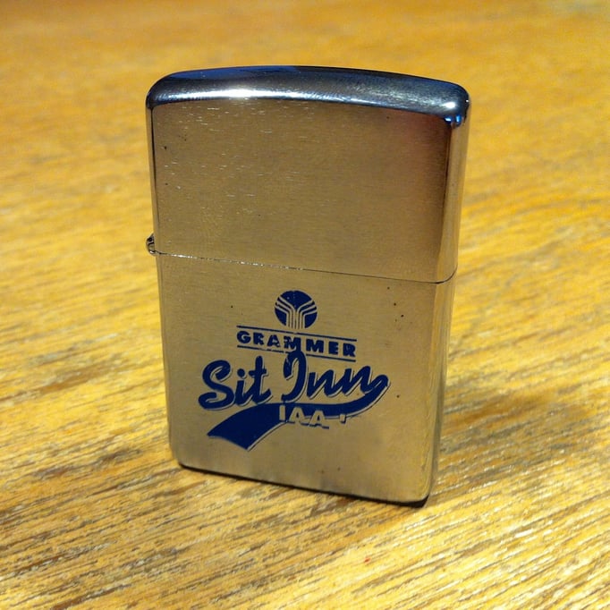 Mit dem Messestand-Motto bedrucktes original Zippo - auch ein begehrtes Messe-Present.