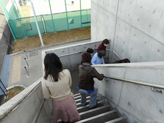 非常階段を利用しました