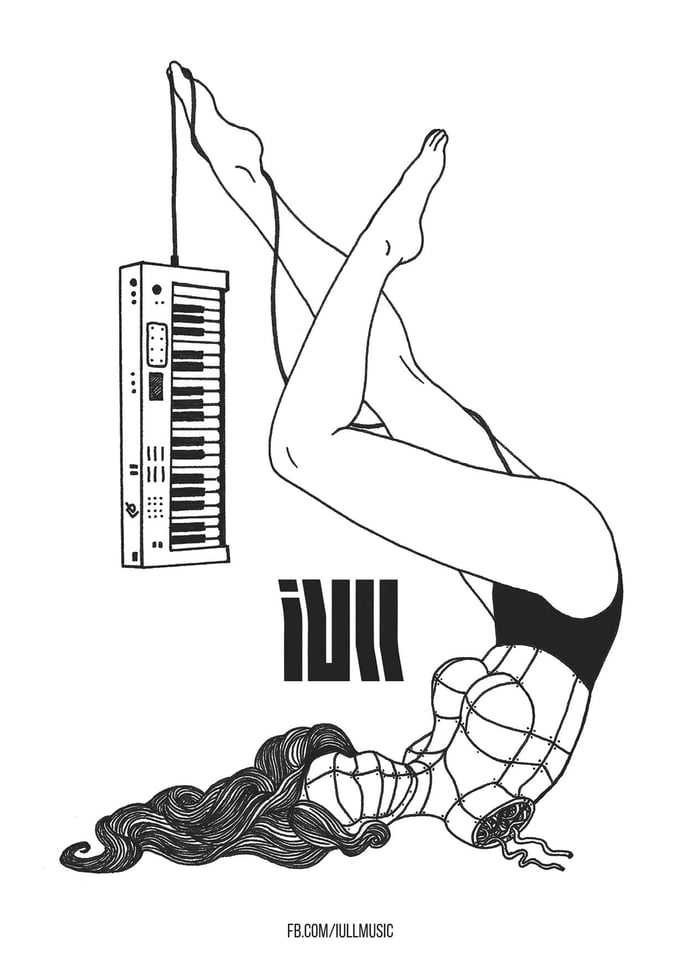 iUll Synth Girl
