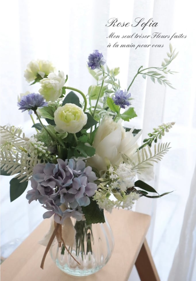 ラナンキュラスのガラスベースアレンジ　約H35xW25　★花瓶付き8,000円（税込）