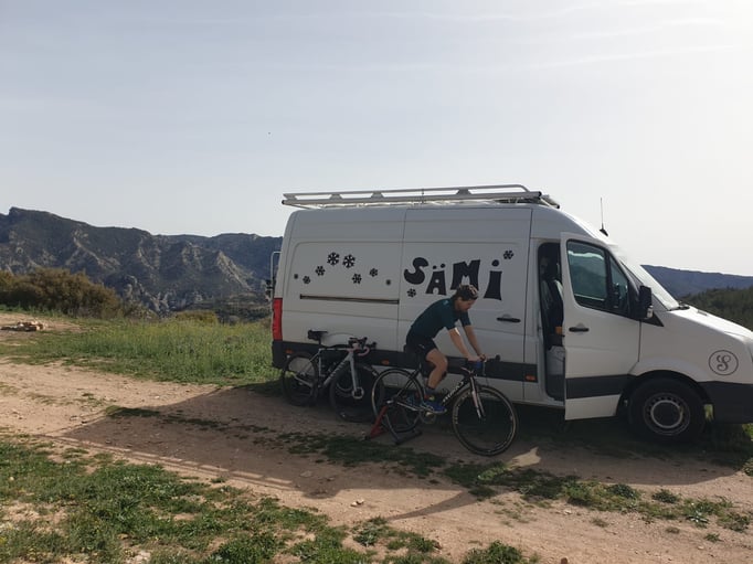 so fand ich Roger jeweils an unserem neuen Übernachtungsplatz :-)