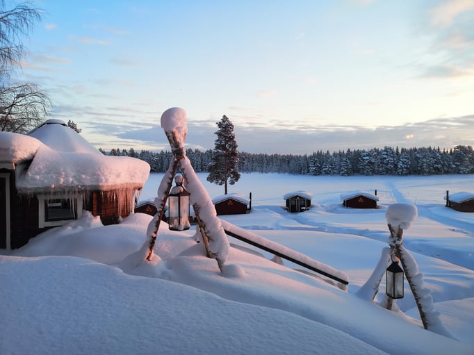 Gästehütten und Grillhütte auf der Farm