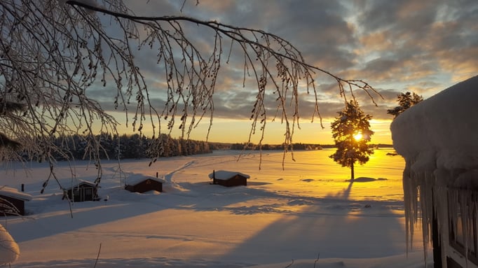 Ausblick auf Lapplands Drag Blockhütten