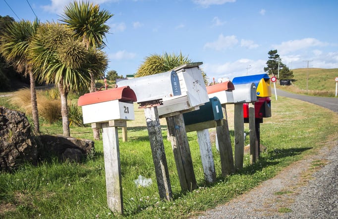 Typische Briefkästen
