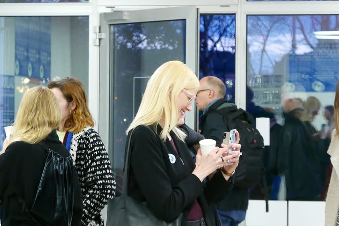 Tina Sauerländer beim Kick-Off in Dresden © Galerie Stephanie Kelly 