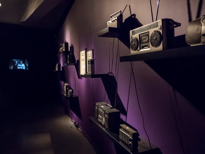 Imaginary Landscape, 12 Radios