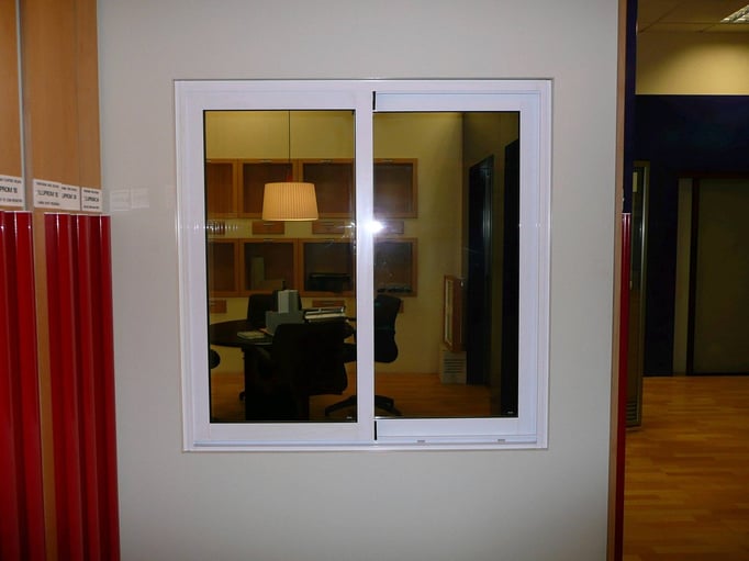 Carpintería de alumino: ventana corredera dos hojas