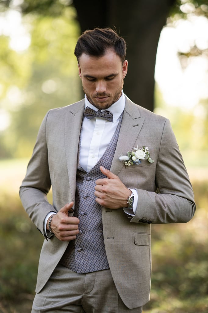 Hochzeits Deko, Hochzeitsfloristik, Blumenschmuck für Hochzeiten, Blumen für den Bräutigam - Gärtnerei Krämer - https://gärtnerei-krämer.de/