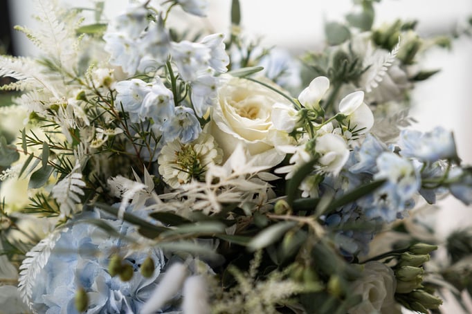 Hochzeits Deko, Hochzeitsfloristik, Blumenschmuck für Hochzeiten, Tischdecke - Gärtnerei Krämer - https://gärtnerei-krämer.de/