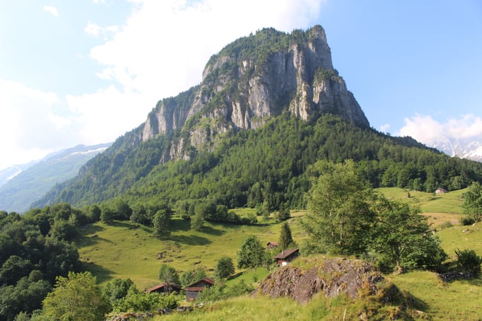 Der Loibstock thront hoch über dem Weiler Understock.  Bild: C. Schatzmann