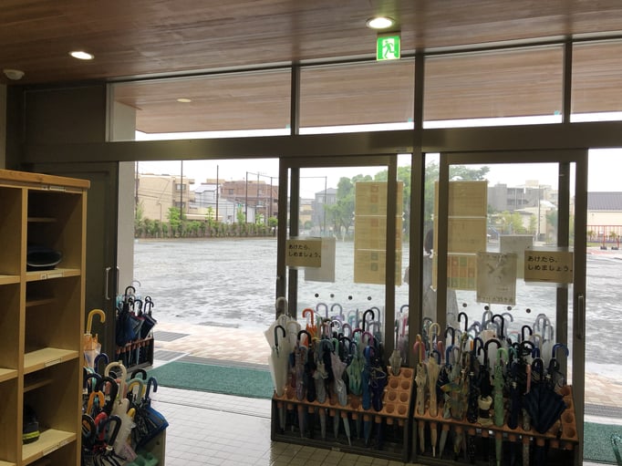 朝から強い雨が、、、