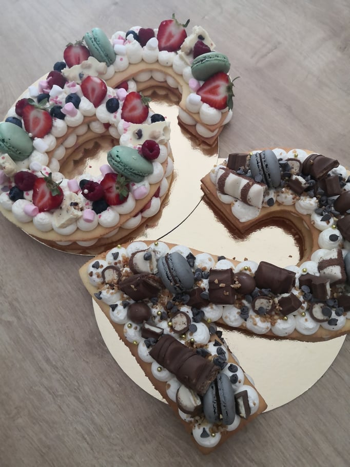 Number Cake 62 ans Parfums Fruits rouges et Kinder