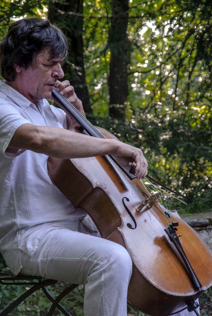 "En Suite"- music: J.S. Bach - created and performed: Mareike Franz - violoncello: Cédric Leprévost_02