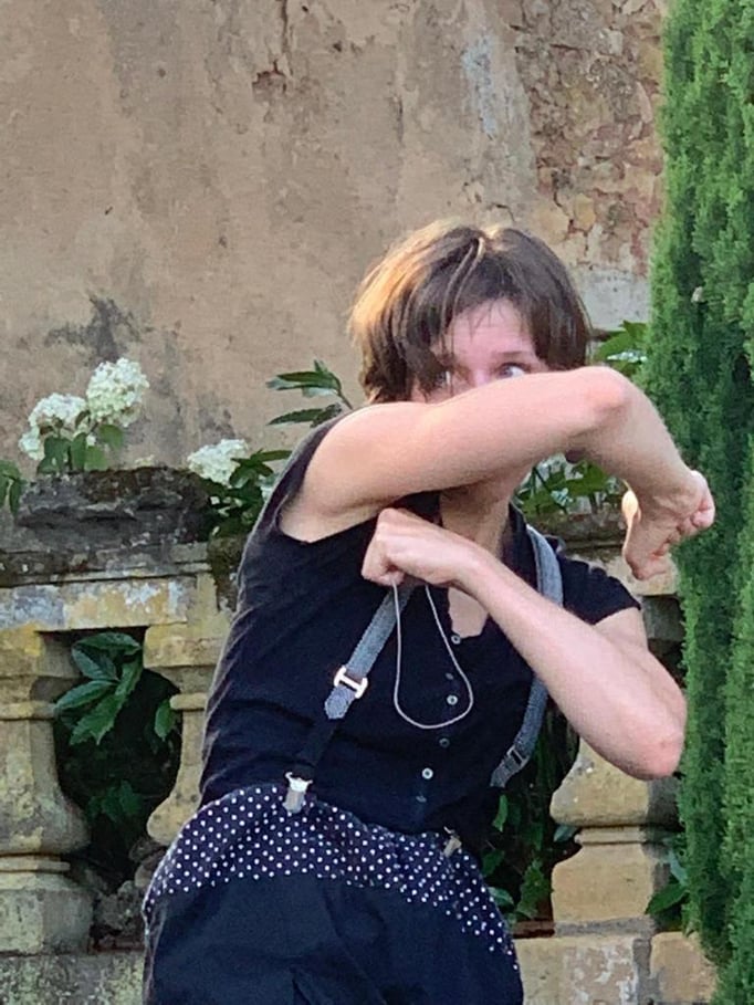 "En Suite"- music: J.S. Bach - created and performed: Mareike Franz - violoncello: Cédric Leprévost_06