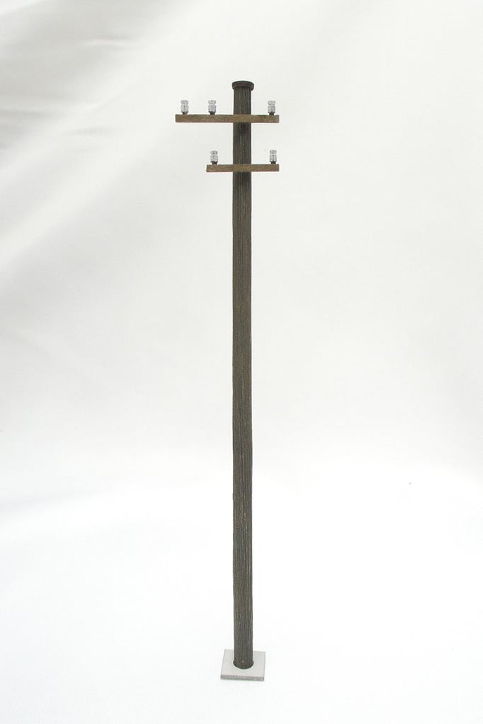 高さは130mm、根元から先に向かって細くなっています。