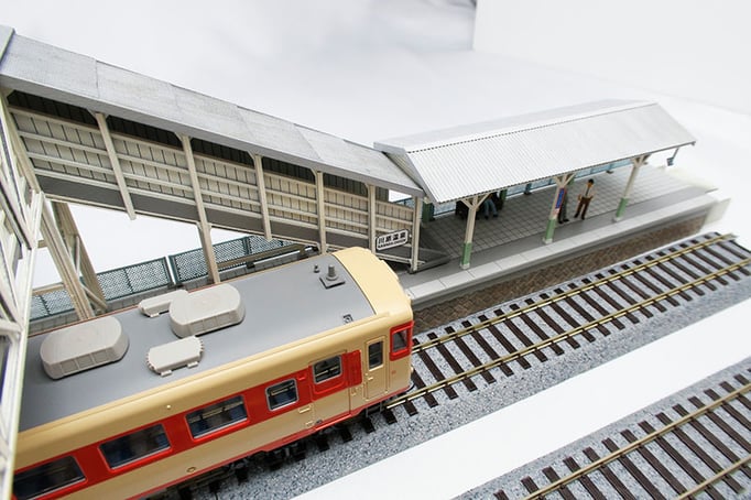 別売りの跨線橋とピッタリ合わせることが出来ます。