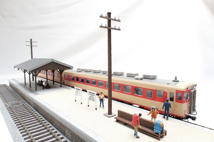 駅構内にある電柱をモデルにしました。