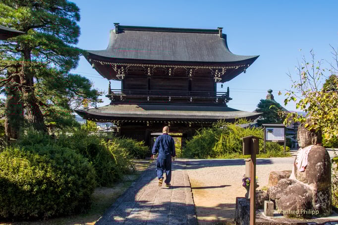 Tempel in den Hügeln um Takayama