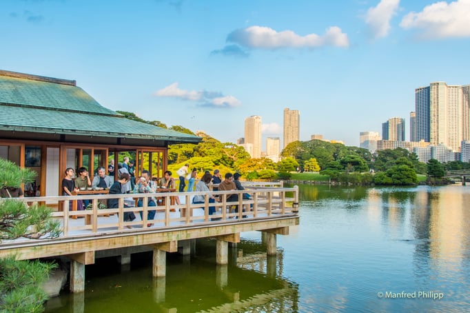 Teehaus im Hamarikyu-Garten in Tokyo