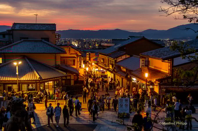 Abenddämmerung vom Kiyomizu-dera Tempel in Richtung Kyoto