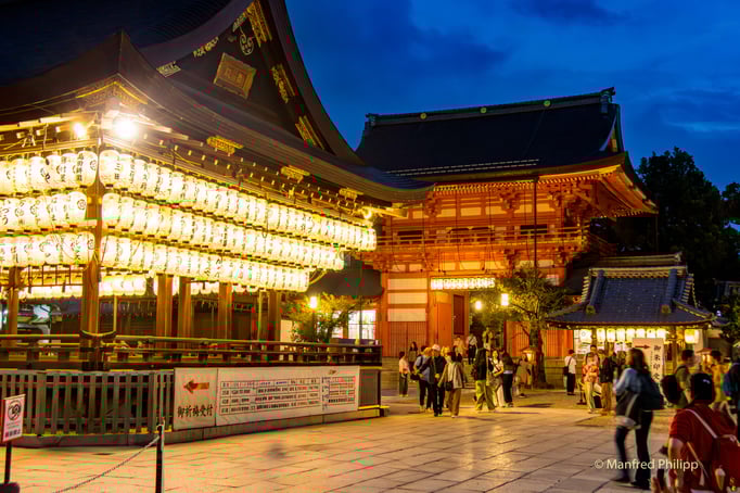 Am Abend beim Yasaka-Schrein, Kyoto