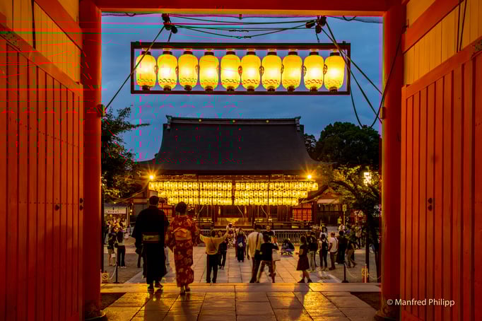 Am Abend beim Yasaka-Schrein, Kyoto