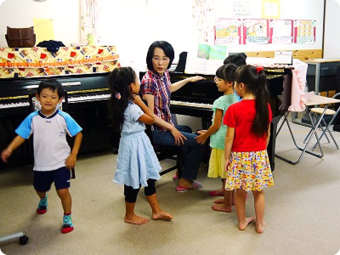 【写真】幼児のための音楽基礎コース「どれみ科」レッスンの様子（新潟市秋葉区の音楽教室）