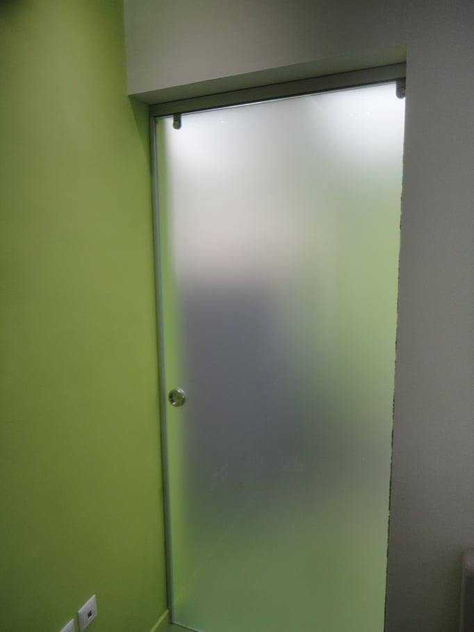 πόρτα με τζάμι εσωτερικού χώρου για γραφείο