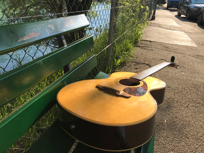 Mai: Ronny, die Gitarre und das Mehr.